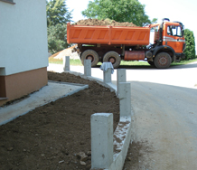 Kiper prevozi materiala